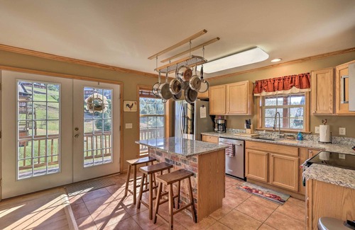 Piney Creek Cabin | Mountain-View Manor with Pool & Hot Tub Near the River
