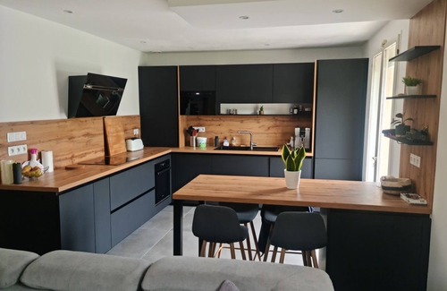 Meyzieu Nord Ouest House | Family-Friendly 1-3 Bedroom Retreat near Groupama Stadium