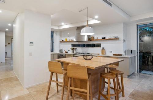 Noosaville Apartment | Discover 1 215 Gympie Terrace: Family-Friendly Retreat