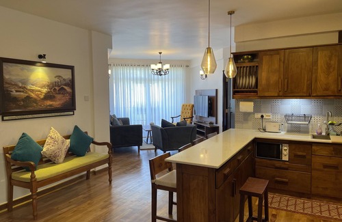 Nuwara Eliya Apartment | Modern 3-Bedroom Apartment with Pool Near City Center