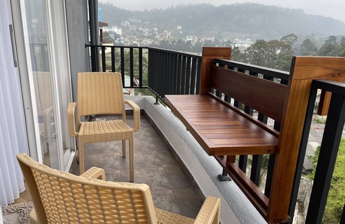 Nuwara Eliya Apartment | Modern 3-Bedroom Apartment with Pool Near City Center