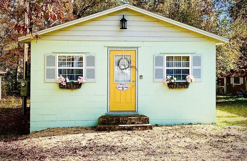 Wappapello Cabin | Beachside Getaway: Free WiFi, Pool & Kitchen Access
