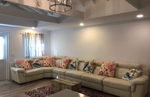 Wappapello Cabin | Beachside Getaway: Free WiFi, Pool & Kitchen Access