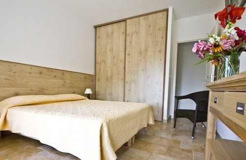 Saint-Florent Hotel | 1.5 km from St-Florent Independent room with access to the sea