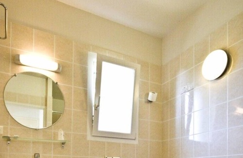 Saint-Florent Hotel | 1.5 km from St-Florent Independent room with access to the sea
