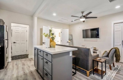 Greater East End Apartment | Conveniently Located Apt Near PNC Stadium with Breakfast