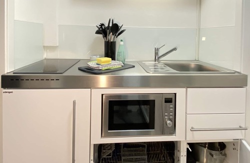 Gaertringen Apartment | Modern 1.5 Room Apartment with Kitchen & Terrace Near S-Bahn