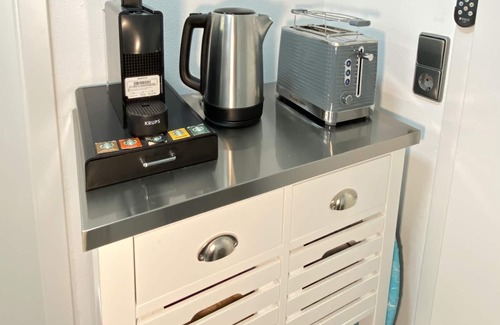 Gaertringen Apartment | Modern 1.5 Room Apartment with Kitchen & Terrace Near S-Bahn