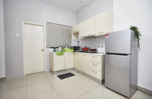 Bukit Indah 2 Apartment | Family-Friendly Horizon Residence Near Legoland Attractions