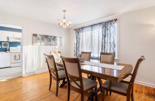 Pittsford House | Pet-Friendly Retreat with Fast Wifi and Full Kitchen