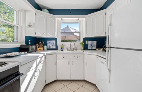 Pittsford House | Pet-Friendly Retreat with Fast Wifi and Full Kitchen