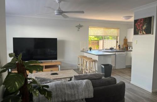 Rainbow Beach Apartment | 1-8 Indigo Avenue - Rainbow Beach Walk to beach
