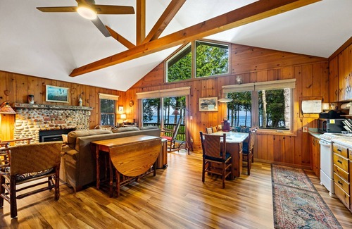 Sturgeon Bay Cottage | Beautiful Lake Michigan Retreat with Scenic Shoreline Access