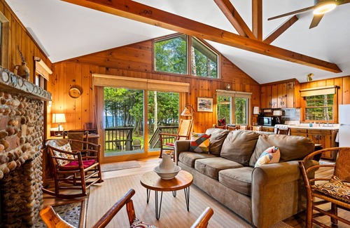 Sturgeon Bay Cottage | Beautiful Lake Michigan Retreat with Scenic Shoreline Access