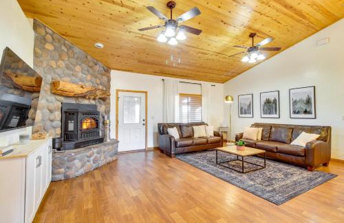 Show Low House | Cozy Pet-Friendly Cabin in Show Low with Fenced Yard