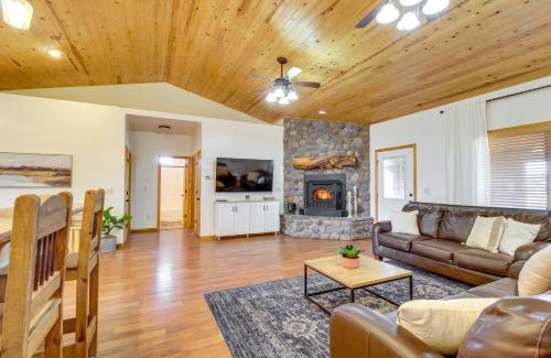 Show Low House | Cozy Pet-Friendly Cabin in Show Low with Fenced Yard