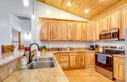 Show Low Cabin | Top-Rated Pet-Friendly Show Low Cabin with Fenced Yard