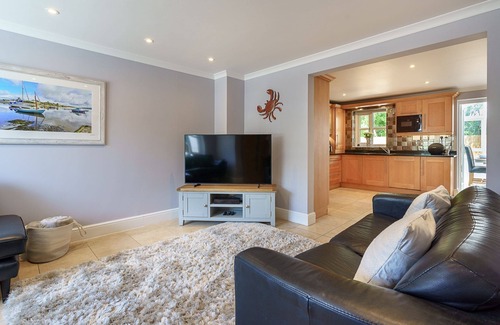 Abersoch Apartment | Unforgettable 1 Afon y Felin Cottages with Oceanfront Views