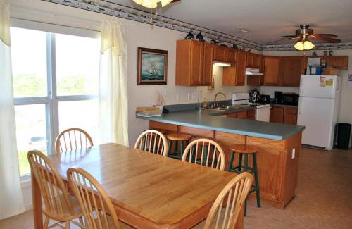 Holden Beach House | Cozy Anchors Away Oceanfront Hotel with Pet-Friendly Amenities