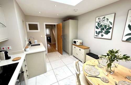 Child Okeford Cottage | Cozy APLANDS Holiday Cottage with Open Fire in Child Okeford