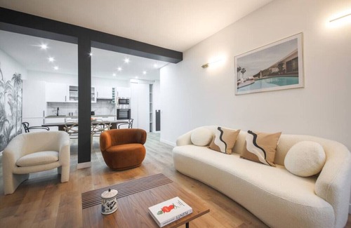 15th Arrondissement Apartment | Cozy 2-Bedroom Apartment for Families Near Commerce