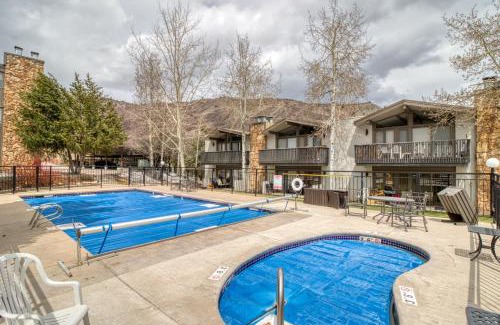 Snowmass Village Hotel | Cozy Studio Apartment with Pool & Hot Tub in Snowmass Village