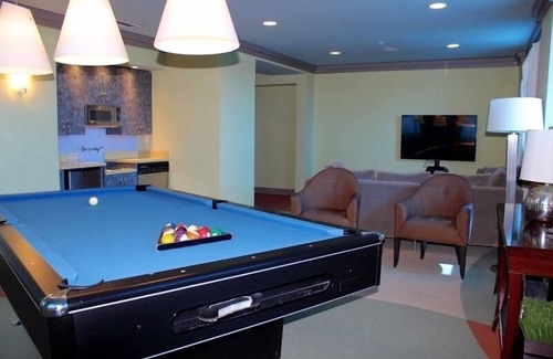 Surfside Condo | Beachfront 1 Bd Near BalHarbor's Shops & Dining