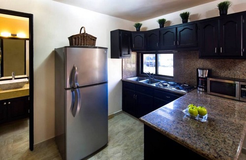 El Medano Ejidal Condo | Cozy 1 BD Retreat in Gated Community Steps from Beach
