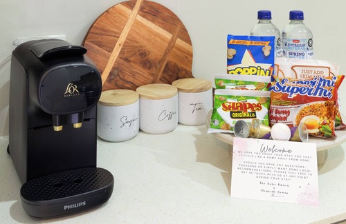 Acacia Ridge Apartment | Convenient Stay with Kitchen, Aircon & Espresso Service