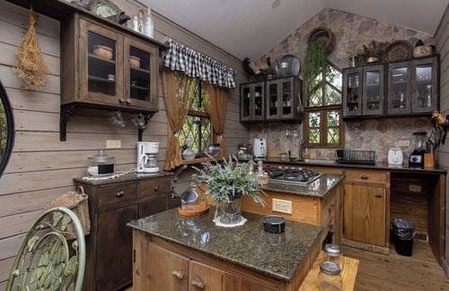 San Jose House | Unique Tree House Retreat with Spa & Breakfast Options