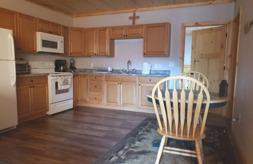 Pukwana House | Perfect Pet-Friendly Duplex with Fenced Yard & Spa Access