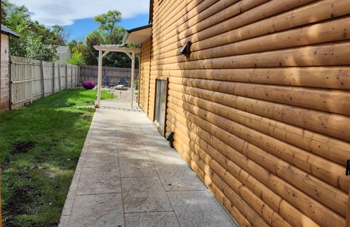 Pukwana House | Perfect Pet-Friendly Duplex with Fenced Yard & Spa Access