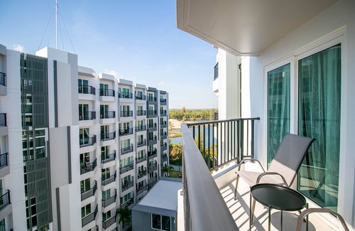 Kram Condo | Inviting Mantra Beach Condominium M272 with Breakfast Included