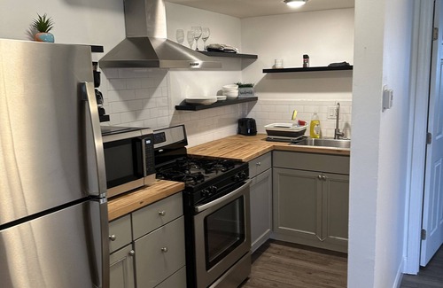 Livingston Park Apartment | Comfortable 1 Bed Apartment Near Hospitals & Sports Venues