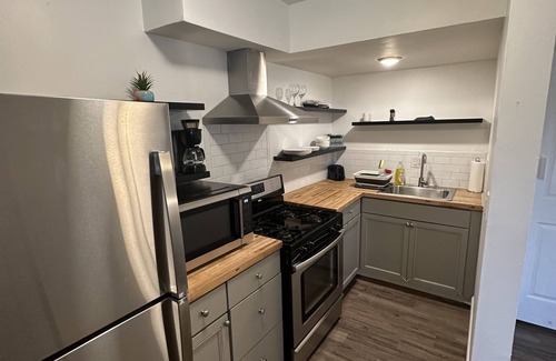 Livingston Park Apartment | Comfortable 1 Bed Apartment Near Hospitals & Sports Venues