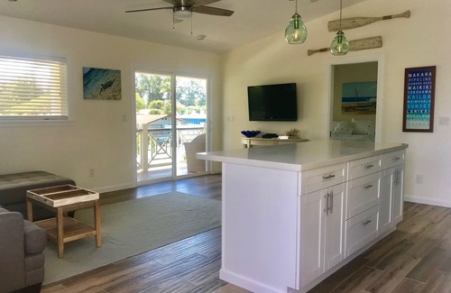 Haleiwa House | Beachside 1-Bedroom Retreat with Ocean View & Kids Friendly
