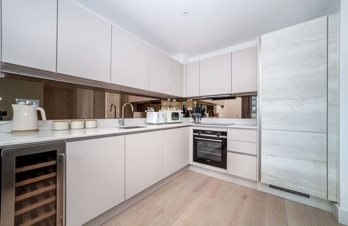 Woolwich Riverside Apartment | Discover The Woolwich Collection: Family-Friendly Getaway