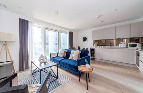 Woolwich Riverside Apartment | Discover The Woolwich Collection: Family-Friendly Getaway