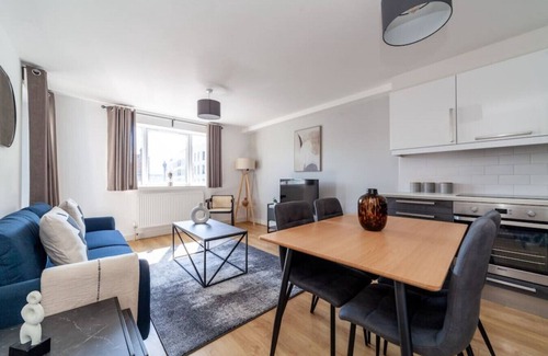 Abbey Apartment | Experience The South Wimbledon Collection with Spa & Breakfast