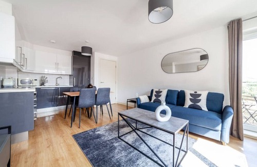 Abbey Apartment | Experience The South Wimbledon Collection with Spa & Breakfast