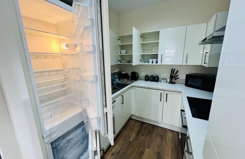 Ealing Apartment | Convenient 1-Bed Apartment in Ealing Near Train Station