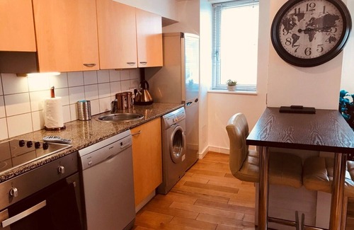 The Docks Apartment | 1 bed apartment, Liverpool Albert Dock - Free Parking.