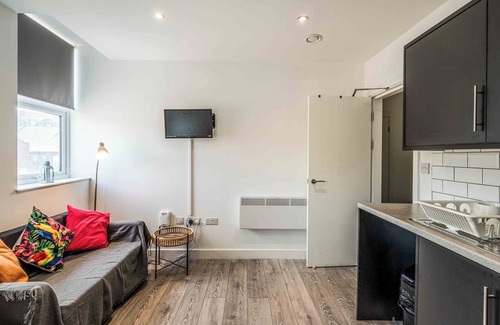 Liverpool Apartment | Cozy 1-Bed Apartment Steps from Liverpool Lime Street