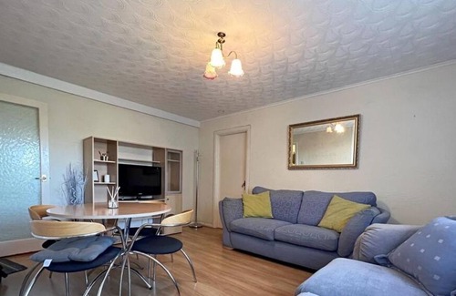 Highlands Apartment | Inviting 1-Bed Apartment in Enfield with Breakfast Included