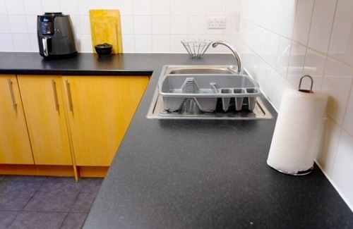Homerton Apartment | Cozy 1-Bed Apartment in Hackney with Kitchen & Breakfast