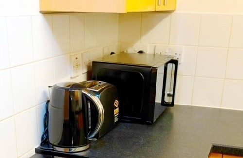 Homerton Apartment | Cozy 1-Bed Apartment in Hackney with Kitchen & Breakfast