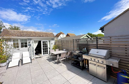 South Hayling Cabin | Pet-Friendly Seaside Cabin Retreat on Hayling Island