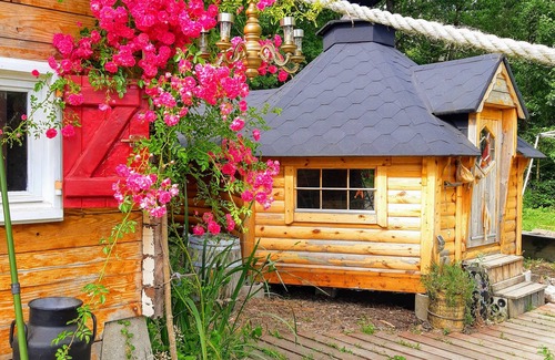 Renac Cabin | Nature-Lover’s Private Lakeside Retreat with Scenic Views