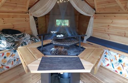 Renac House | Nature Lover's Lakeside Retreat with Family & Pet Amenities