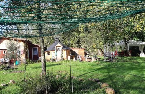 Renac House | Nature Lover's Lakeside Retreat with Family & Pet Amenities